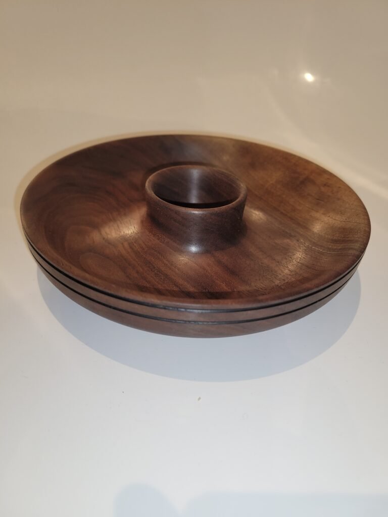 Bol apéro en noyer avec emplacement pour des pics