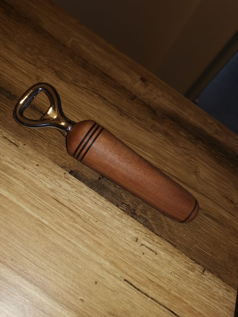 Décapsuleur en platane